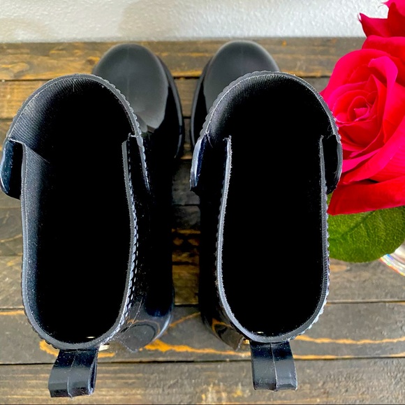 Nicole Miller Shiny Patent Leather Ankle Rain Boots (size 6)🌹 - Picture 7 of 13